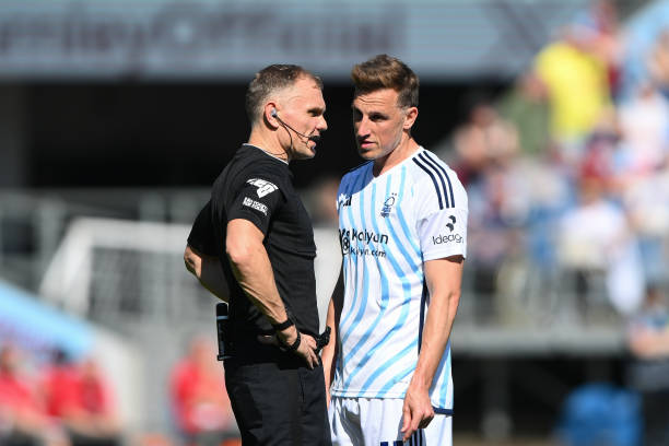 签下前锋 签下前锋