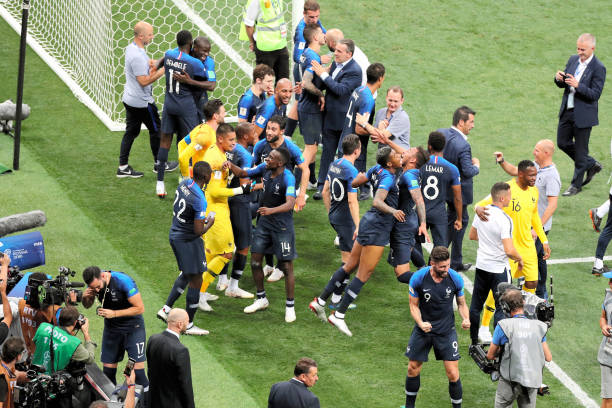 希罗在内外 希罗在内外