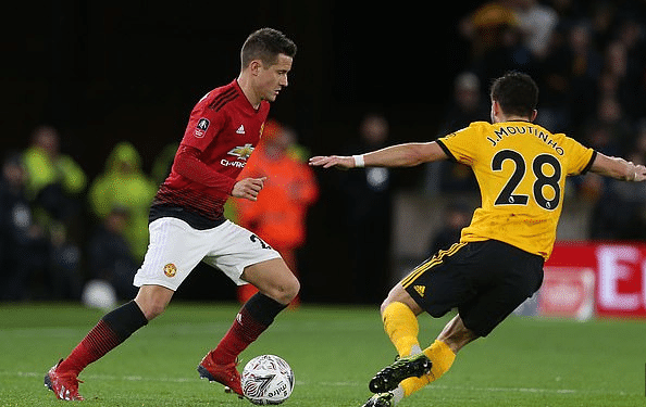 于其在球场 于其在球场